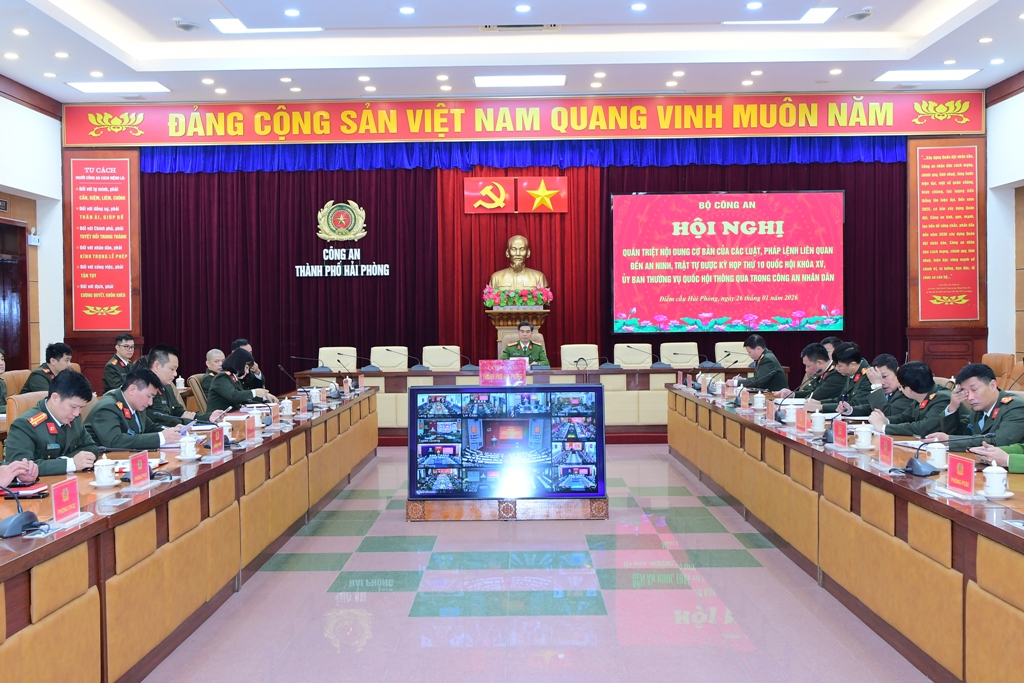 Triển khai thi hành kịp thời, nghiêm túc các luật, pháp lệnh liên quan đến an ninh, trật tự